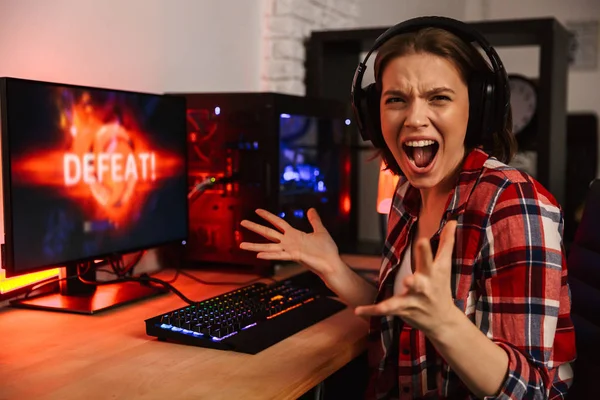 Angry Girl Gamer Sitting Table Playing Online Games Computer Indoors — Stock Photo, Image