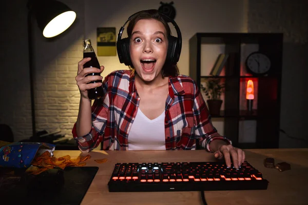 Excited Girl Gamer Sitting Table Playing Online Games Computer Indoors — Stock Photo, Image