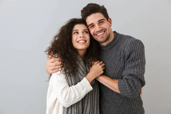 Porträt Eines Glücklichen Paares Mann Und Frau Lächeln Während Sie — Stockfoto