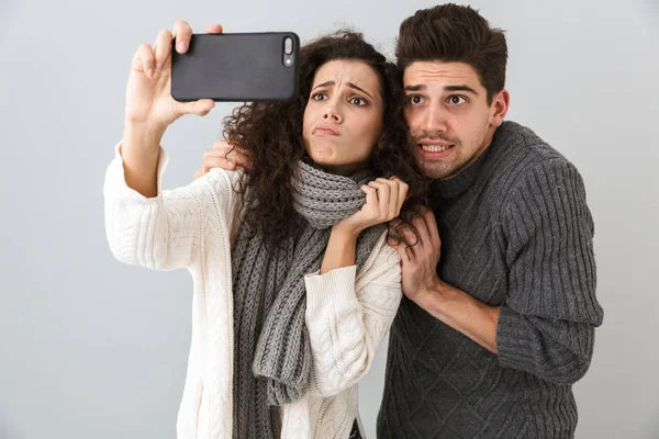 Foto Von Kaukasischen Mann Und Frau Selfie Foto Auf Smartphone — Stockfoto