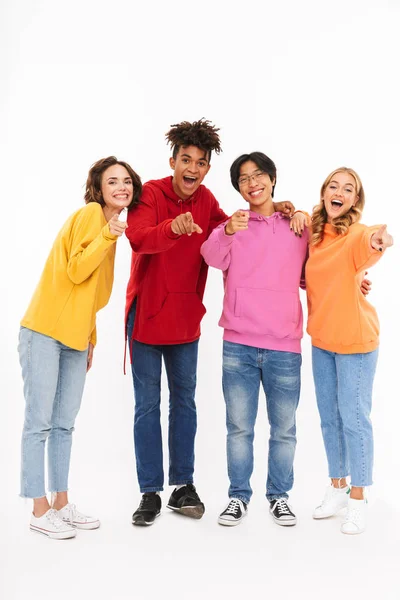 Група Веселих Підлітків Ізольовані Білому Тлі Вказуючи Камеру — стокове фото