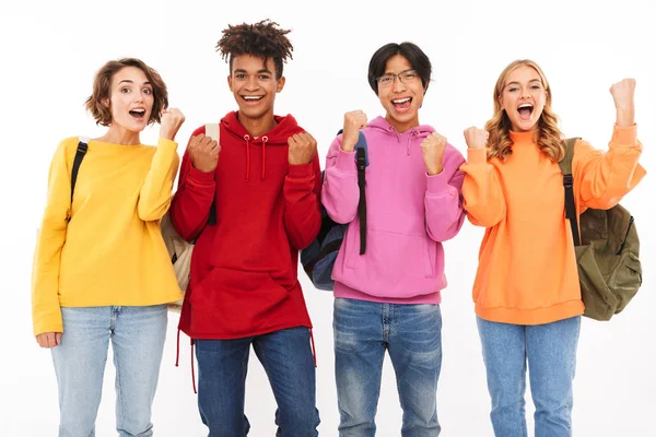 Группа Веселых Подростков Изолированы Белом Фоне Рюкзаками Празднуя — стоковое фото