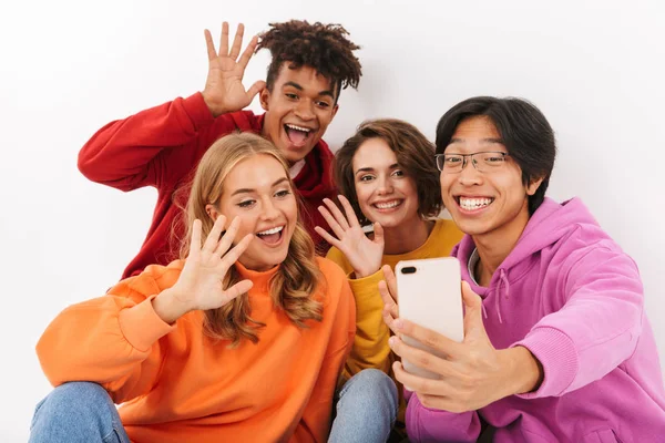 Grupp Glada Tonåringar Isolerade Över Vit Bakgrund Selfie — Stockfoto