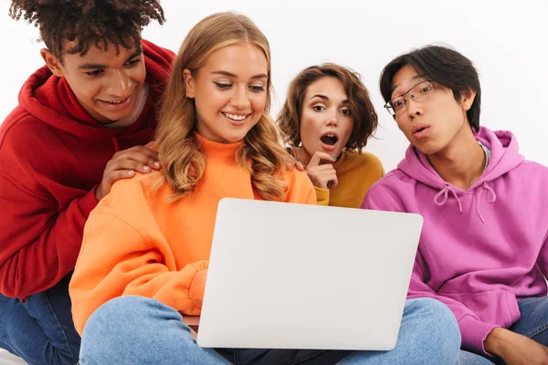 Immagine Giovani Studenti Gruppo Amici Isolati Sfondo Bianco Della Parete — Foto Stock