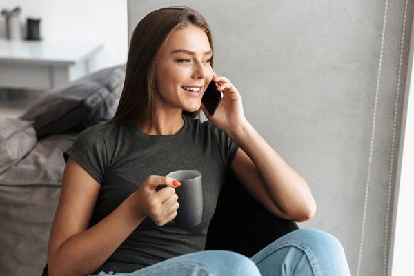 Happy Young Woman Sitting Couch Drinking Tea Talking Mobile Phone — Stock Photo, Image