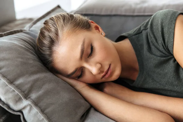 Lovely Young Womansleeping Couch Home — Stock Photo, Image