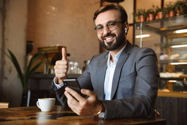 Homme Affaires Heureux Boire Café Tout Étant Assis Table Café — Photo