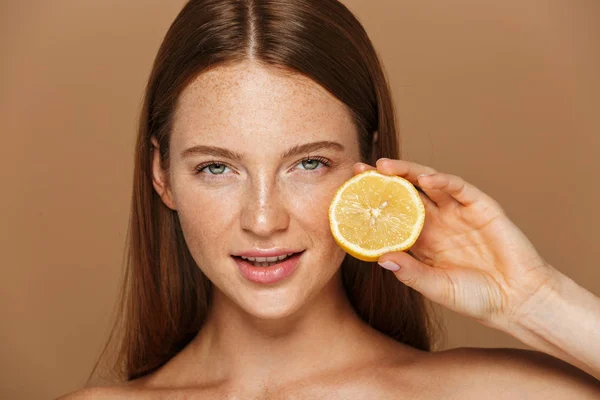 Imagen Belleza Adorable Mujer Sin Camisa Con Cabello Largo Sosteniendo —  Fotos de Stock