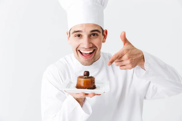 Cheerful Chef Cozinheiro Vestindo Uniforme Mostrando Pastelaria Uma Placa Isolada — Fotografia de Stock