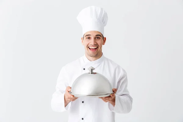 兴奋的人厨师厨师穿着制服举行的斗篷隔离在白色背景 — 图库照片