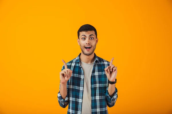 Sorridente Giovane Uomo Indossa Camicia Quadri Piedi Isolato Sfondo Arancione — Foto Stock