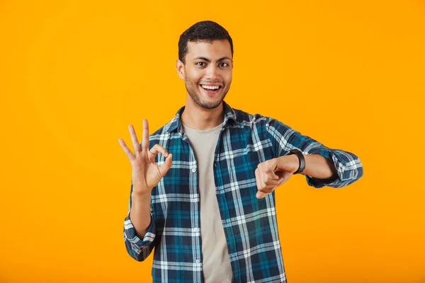 Joven Alegre Con Camisa Cuadros Pie Aislado Sobre Fondo Naranja —  Fotos de Stock