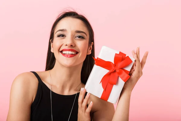 Retrato Una Hermosa Mujer Joven Con Vestido Negro Pie Aislado — Foto de Stock