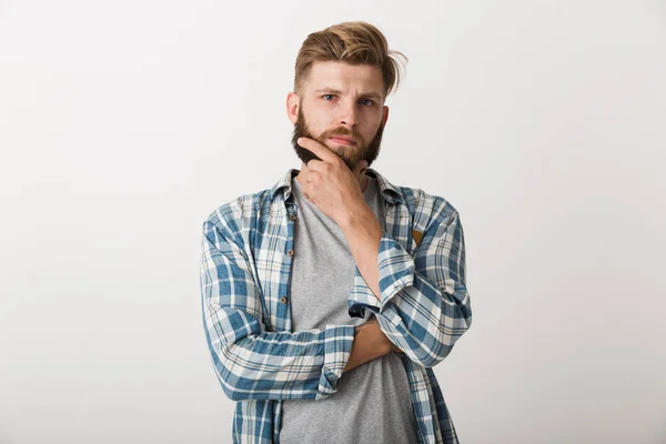 Bilden Stilig Ung Tänkande Man Stå Isolerade Över Vit Vägg — Stockfoto