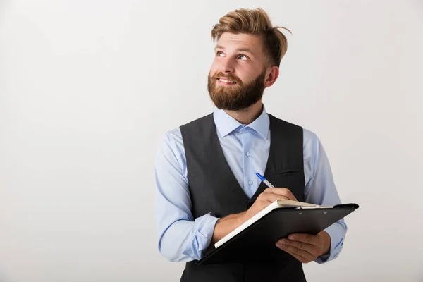 Bilden Stilig Ung Skäggig Man Står Isolerade Över Vit Vägg — Stockfoto