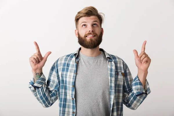 Happy Vousatý Muž Oblečený Kostkované Košili Stojící Izolované Bílém Pozadí — Stock fotografie