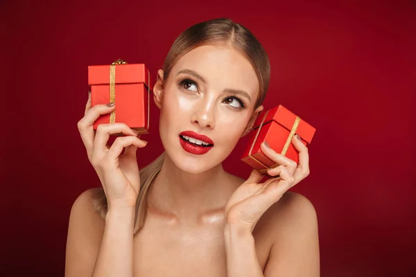 Retrato Belleza Una Mujer Topless Bastante Joven Usando Maquillaje Aislado — Foto de Stock