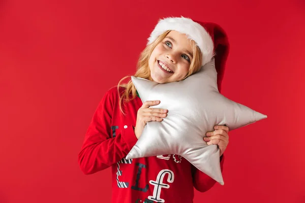 Bir Yıldız Holding Neşeli Küçük Kız Noel Giyinen Izole Kırmızı — Stok fotoğraf
