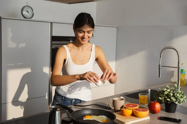 Imagem Uma Mulher Saudável Feliz Incrível Cozinha Diariamente Manhã Rotina — Fotografia de Stock