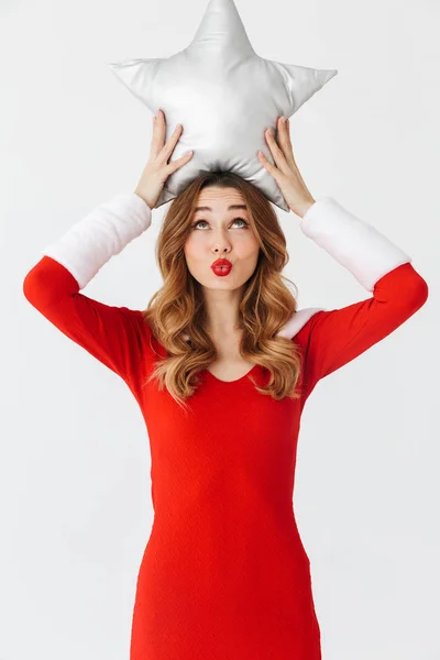 Gülümseyen Yıldız Holding Eğlenceli Kadın Yaşlarda Giyen Noel Baba Kırmızı — Stok fotoğraf