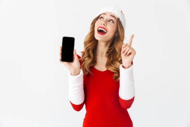 Noel kostümü cep telefonu görüntüsünü gösterilen şok bir duygusal kadın fotoğrafı.