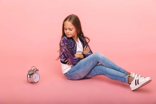 Pretty Upset Little Girl Sitting Isolated Pink Background Sitting Alarm — Stock Photo, Image