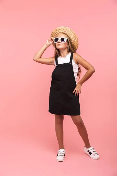 Full Length Portrait Smiling Little Girl Wearing Summer Sunglasses Hat — Stock Photo, Image