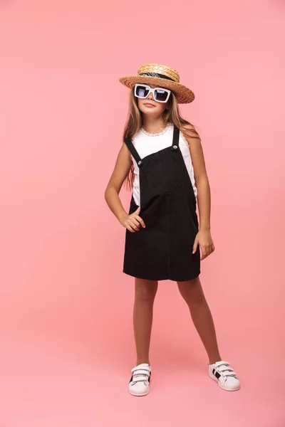 Full Length Portrait Smiling Little Girl Wearing Summer Sunglasses Hat — Stock Photo, Image