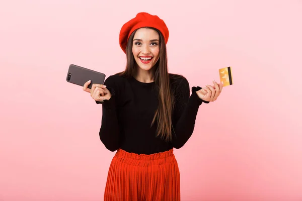 Retrato Uma Jovem Bonita Feliz Vestindo Boina Vermelha Isolado Sobre — Fotografia de Stock