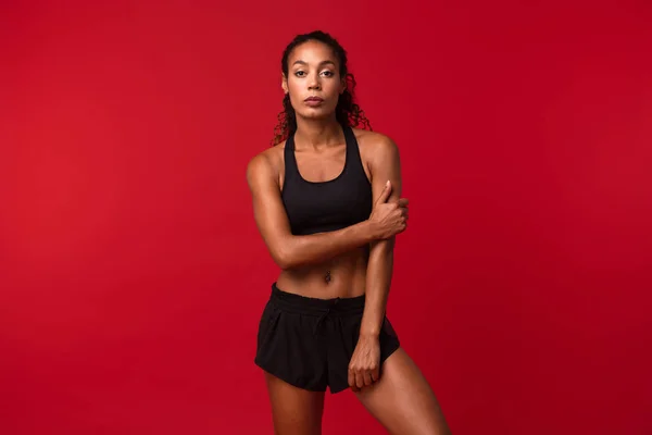 Portrait Pretty African American Sportswoman Black Sportswear Standing Isolated Red — Stock Photo, Image