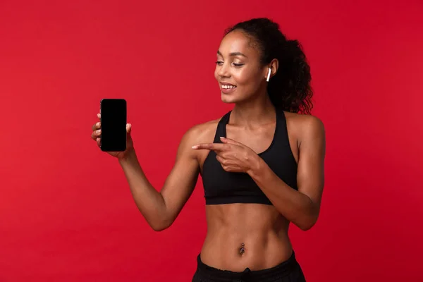 Porträt Einer Gesunden Afrikanisch Amerikanischen Frau Schwarzer Sportbekleidung Mit Smartphone — Stockfoto