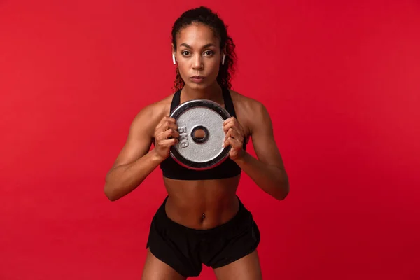 Imagen Deportista Afroamericana Ropa Deportiva Negra Sosteniendo Barra Aislada Sobre — Foto de Stock