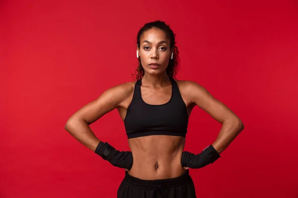 Retrato Mujer Afroamericana Años Ropa Deportiva Negra Pie Con Vendajes — Foto de Stock