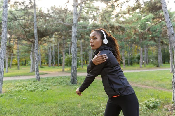 Imagen Fitattractiveness Mujer Años Que Usa Chándal Negro Que Trabaja — Foto de Stock