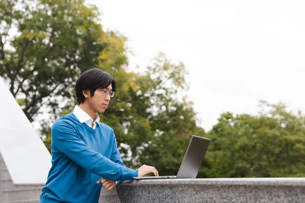 Smiling Asian Business Man Using Laptop Computer Outdoors — Stok Foto
