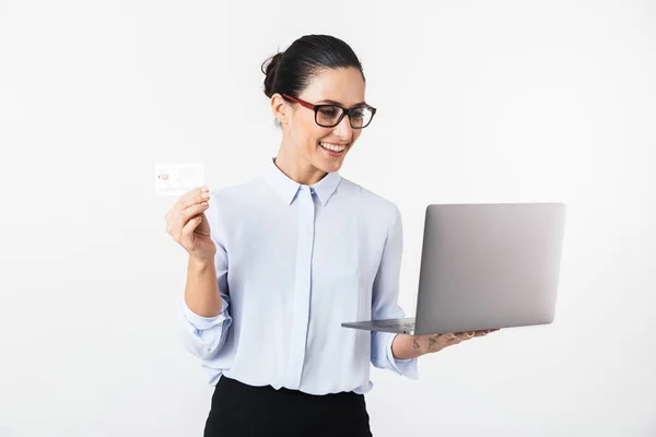 Image Pretty Business Woman Isolated White Wall Background Using Laptop — Stock Photo, Image