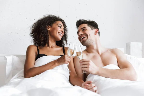 Beautiful Happy Young Multiethnic Couple Relaxing Bed Blanket Drinking Sparkling — Stock Photo, Image