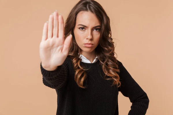 Bilden Missnöjd Kvinna 20S Visar Stopp Gest Med Handen Som — Stockfoto