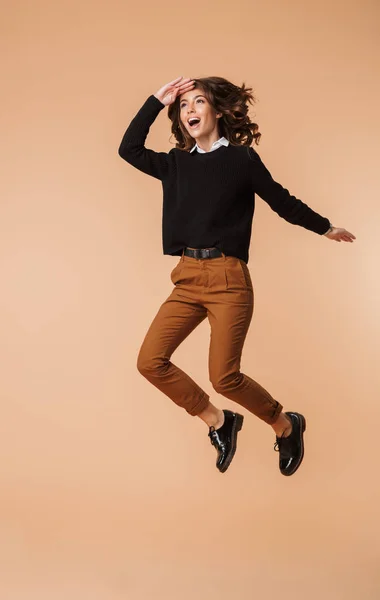 Longitud Completa Una Joven Sonriente Con Suéter Saltando Aislado Sobre —  Fotos de Stock