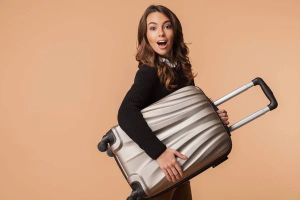 Bilden Europeisk Kvinna 20S Promenader Och Transporterar Bagage Isolerade Över — Stockfoto