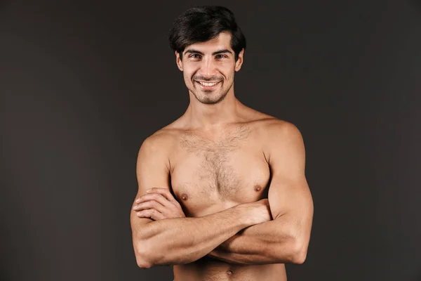 Imagen Guapo Joven Desnudo Sonriente Posando Aislado Sobre Fondo Oscuro — Foto de Stock