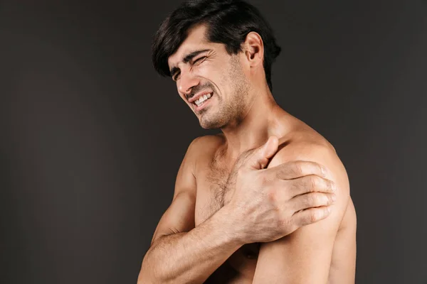 Imagem Jovem Triste Descontente Com Dor Braço Posando Isolado Sobre — Fotografia de Stock