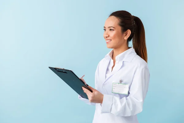 Photo Une Jeune Femme Gaie Médecin Posant Isolé Sur Fond — Photo