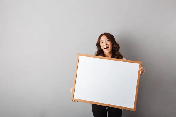 Cheerful Asian Woman Standing Isolated Gray Background Showing Blank Board — Stock Photo, Image