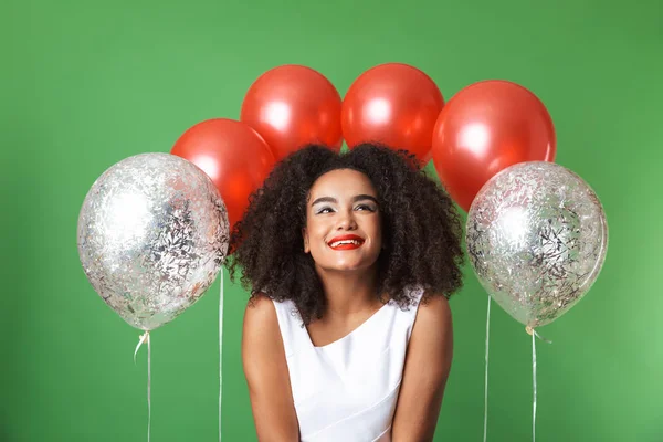 Mujer Africana Alegre Vistiendo Vestido Celebrando Con Globos Aislados — Foto de Stock