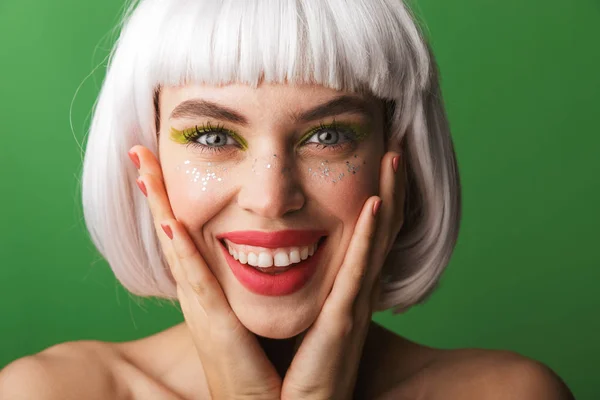 Attraktive Junge Frau Oben Ohne Mit Kurzen Weißen Haaren Die — Stockfoto