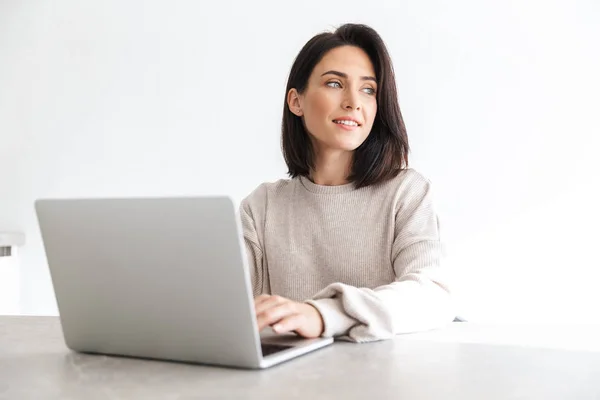 Image Beautiful Woman 30S Working Laptop While Sitting White Wall — Stock Photo, Image