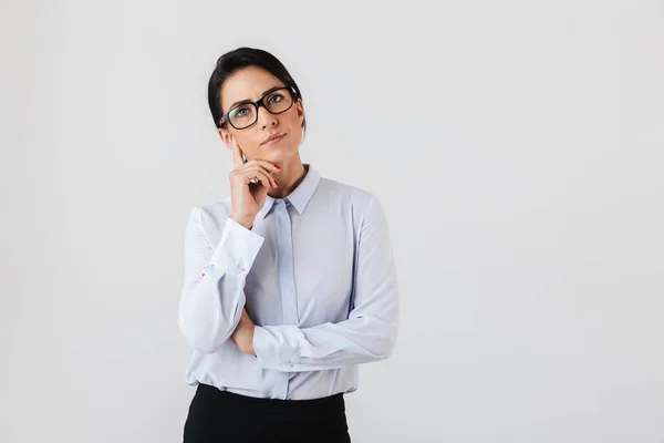 Bilden Kaukasiska Sekreterare Kvinna Bär Glasögon Stående Kontoret Isolerade Över — Stockfoto