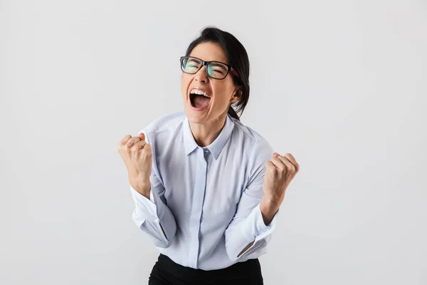 Imagen Secretaria Alegre Mujer Con Anteojos Gritando Oficina Aislado Sobre — Foto de Stock