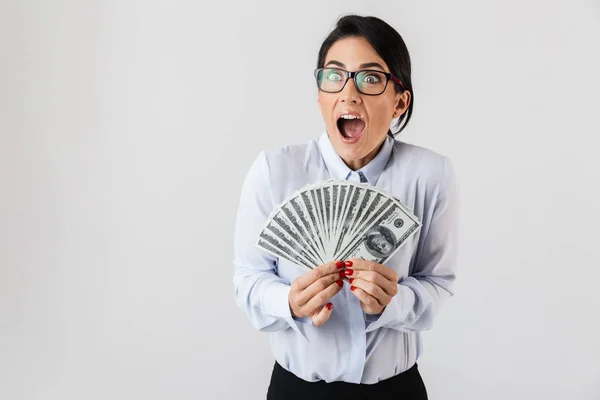 Imagen Rica Secretaria Mujer Con Anteojos Sosteniendo Racimo Dinero Oficina — Foto de Stock